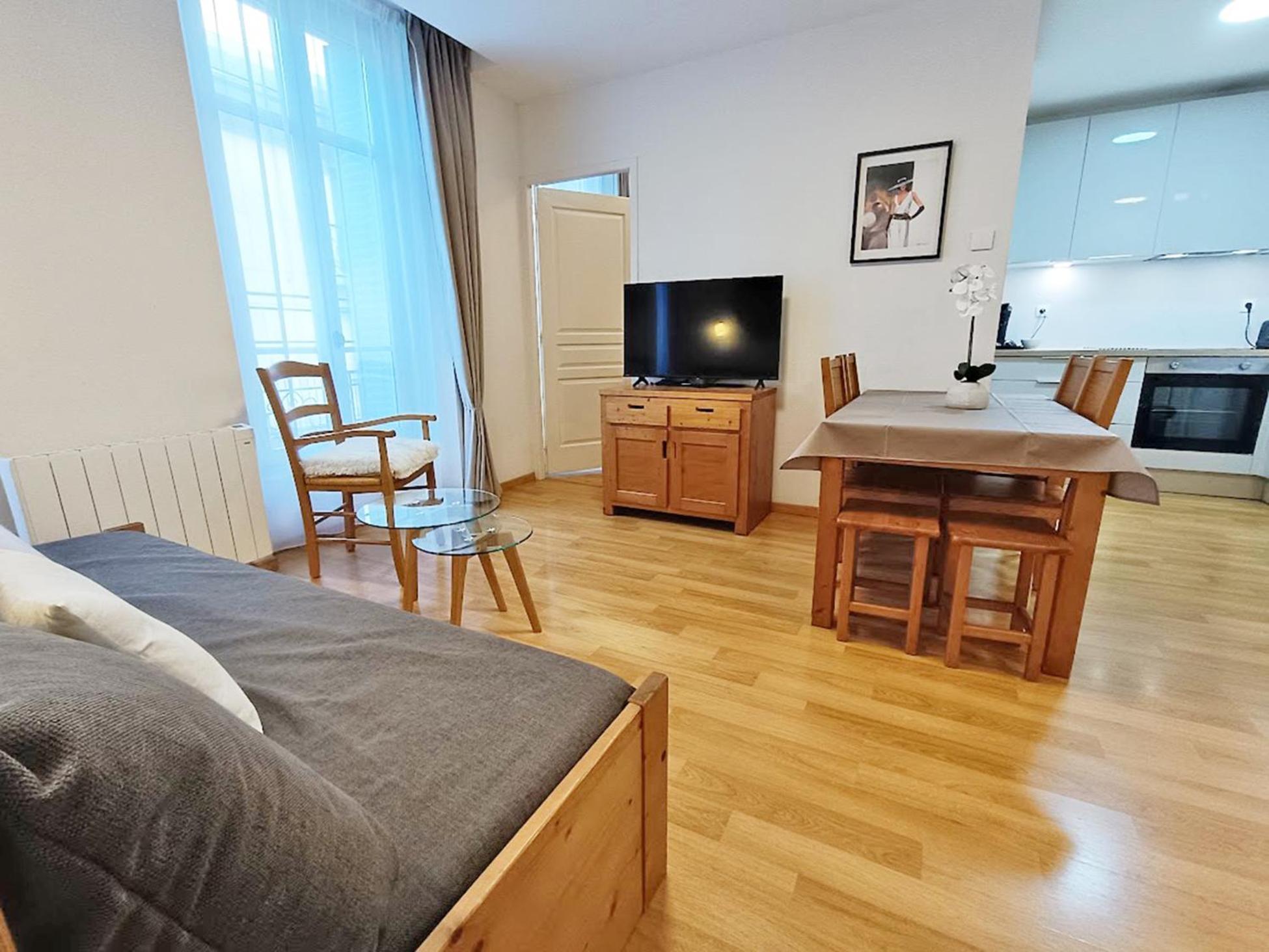 L'Eterlou, T3, Centre Luchon, Wifi, Casier A Skis, Ascenseur, 6 Personnes Bagneres-de-Luchon Luaran gambar