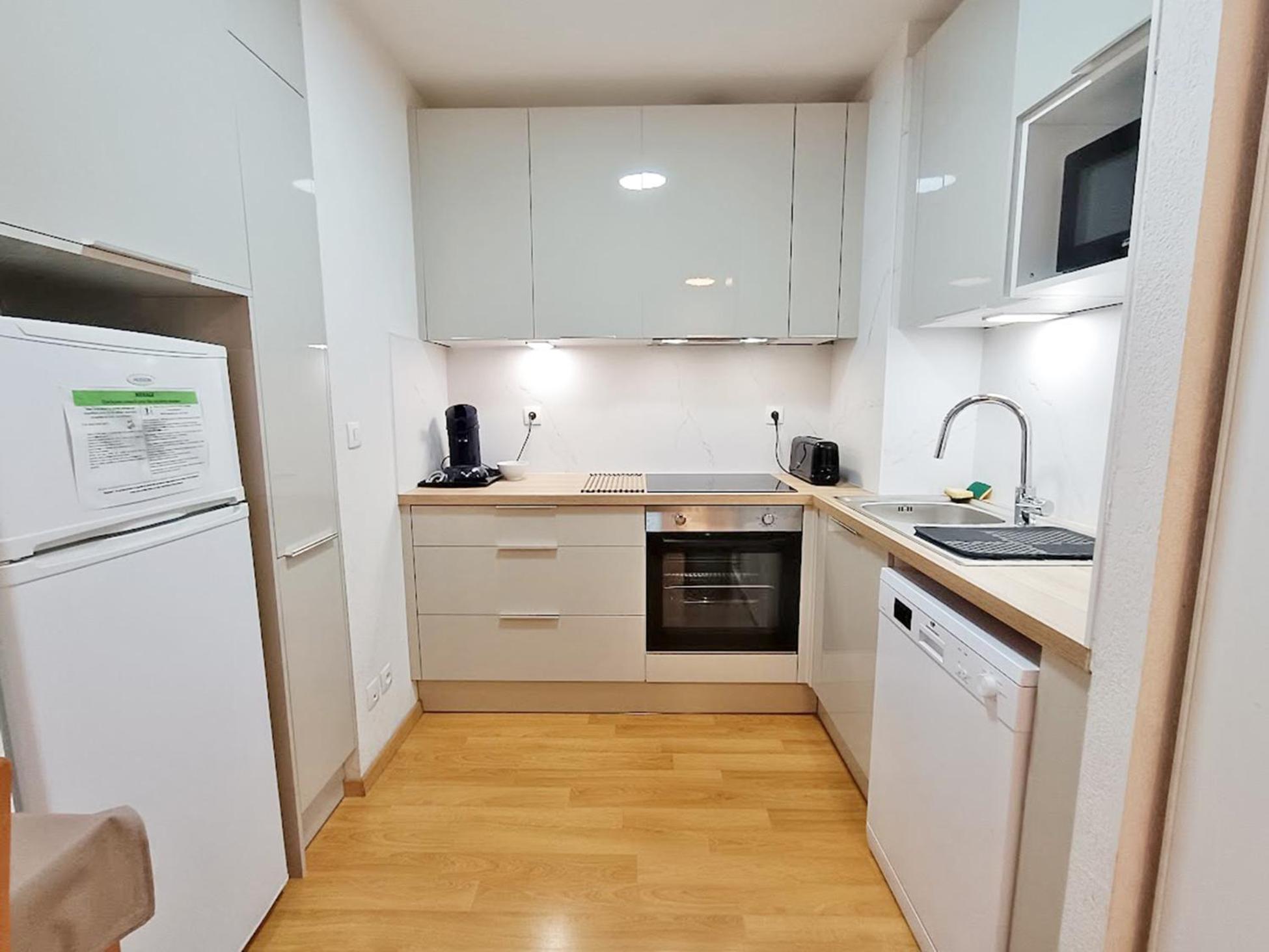 L'Eterlou, T3, Centre Luchon, Wifi, Casier A Skis, Ascenseur, 6 Personnes Bagneres-de-Luchon Luaran gambar